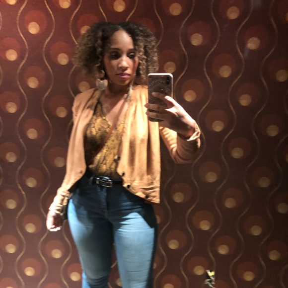 Meet your Posher, Toyer - Picture 3 of 3